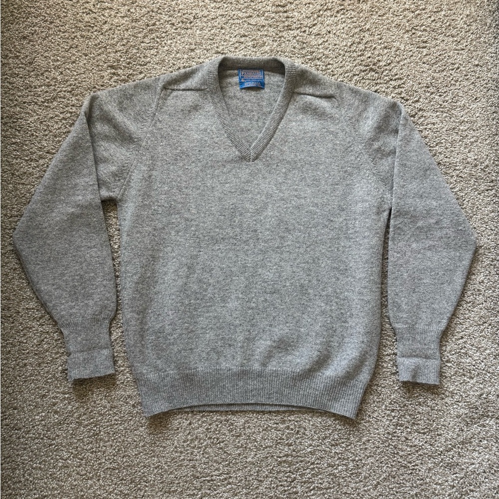 Vintage 1970s Pendleton 100% virgin lambswool gray mens large sweater US made